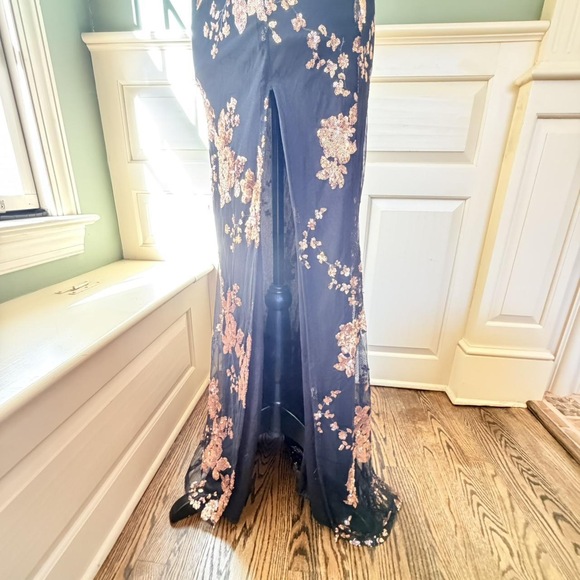 Simplee Rose gold Sequin plunge v-neckline backless mermaid dress in Black - Picture 7 of 8